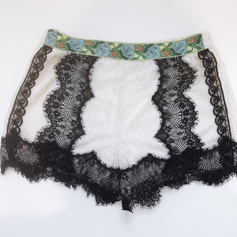 Anna Sui Lacey short with embellishments waistband. Size medium.